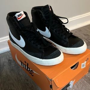 Nike blazer mid ‘77 VNTG  worn twice